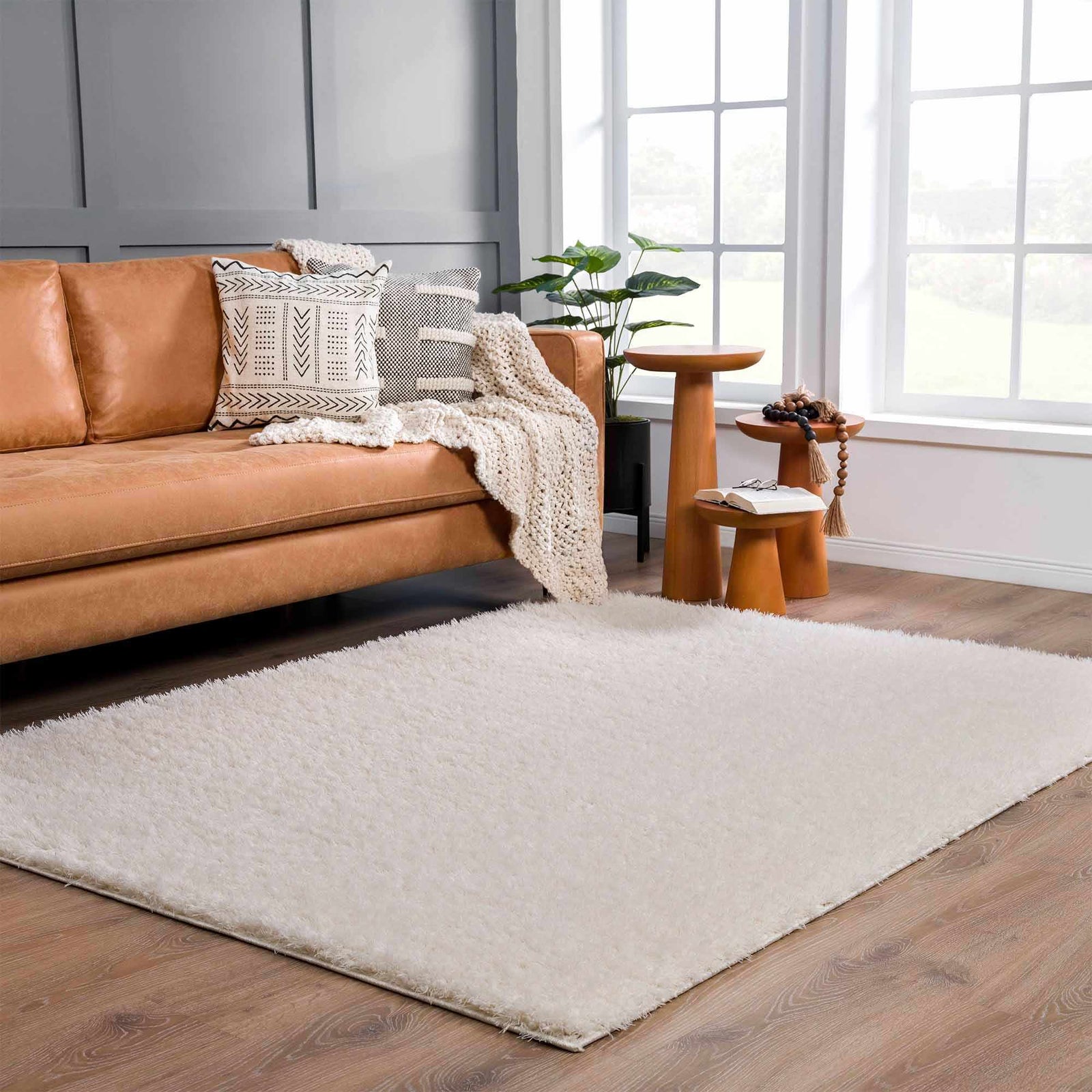 Alfombra peluda Faina de color crema sólido lavable