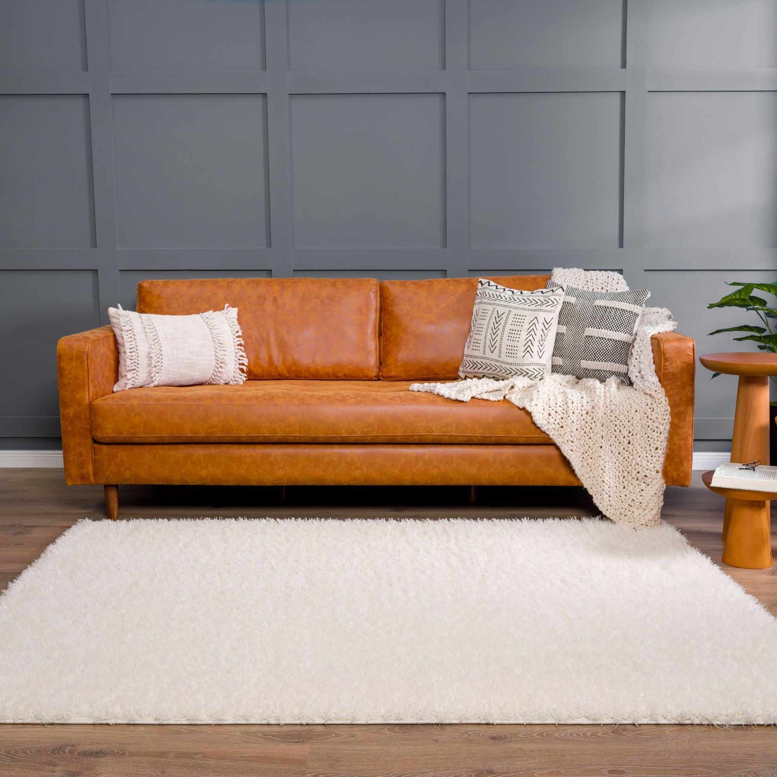 Alfombra peluda Faina de color crema sólido lavable