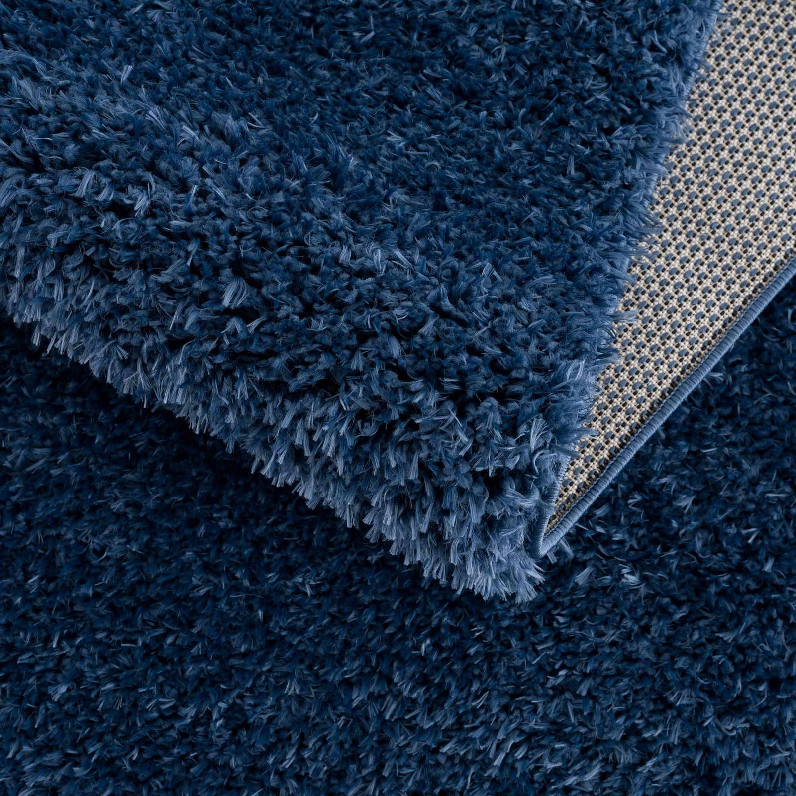 Alfombra peluda Faina de color azul oscuro liso lavable