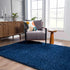 Alfombra peluda Faina de color azul oscuro liso lavable