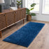 Alfombra peluda Faina de color azul oscuro liso lavable