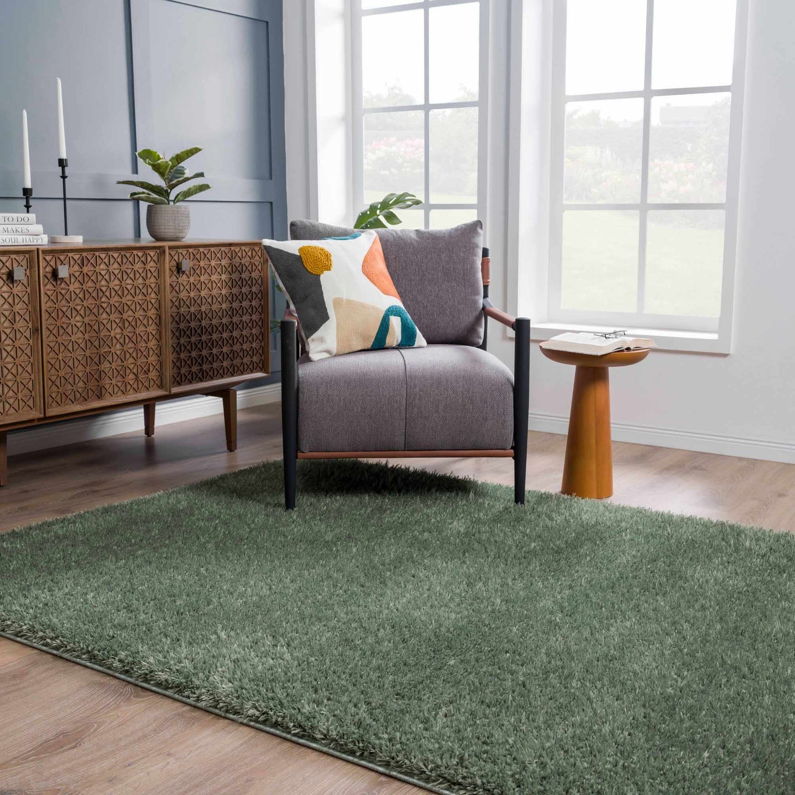 Alfombra peluda lavable Faina de color verde sólido