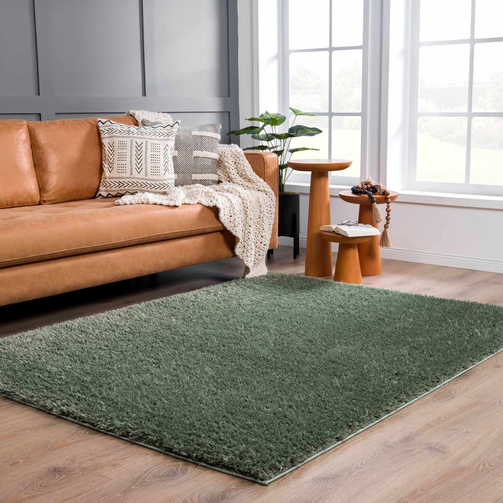 Alfombra peluda lavable Faina de color verde sólido