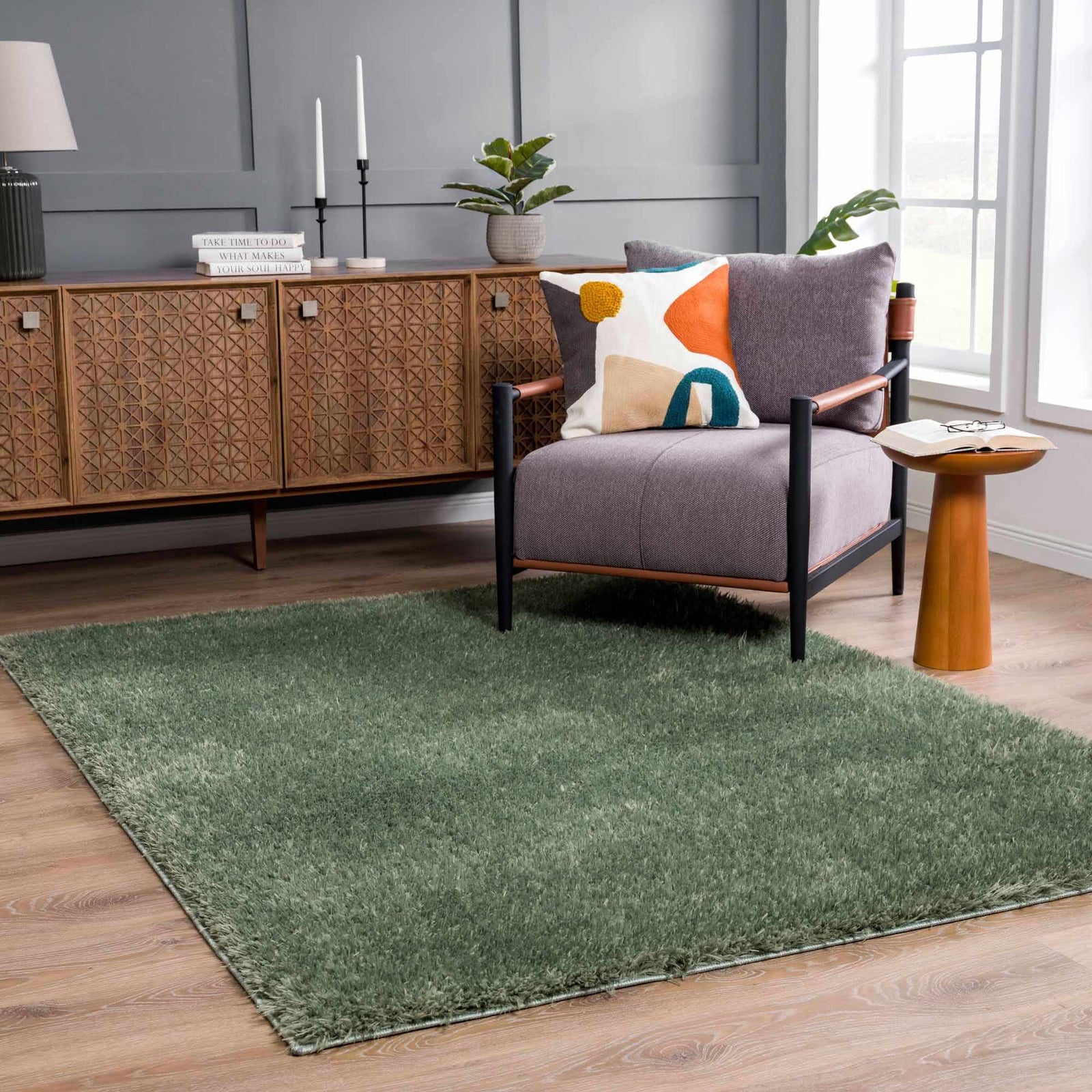 Alfombra peluda lavable Faina de color verde sólido