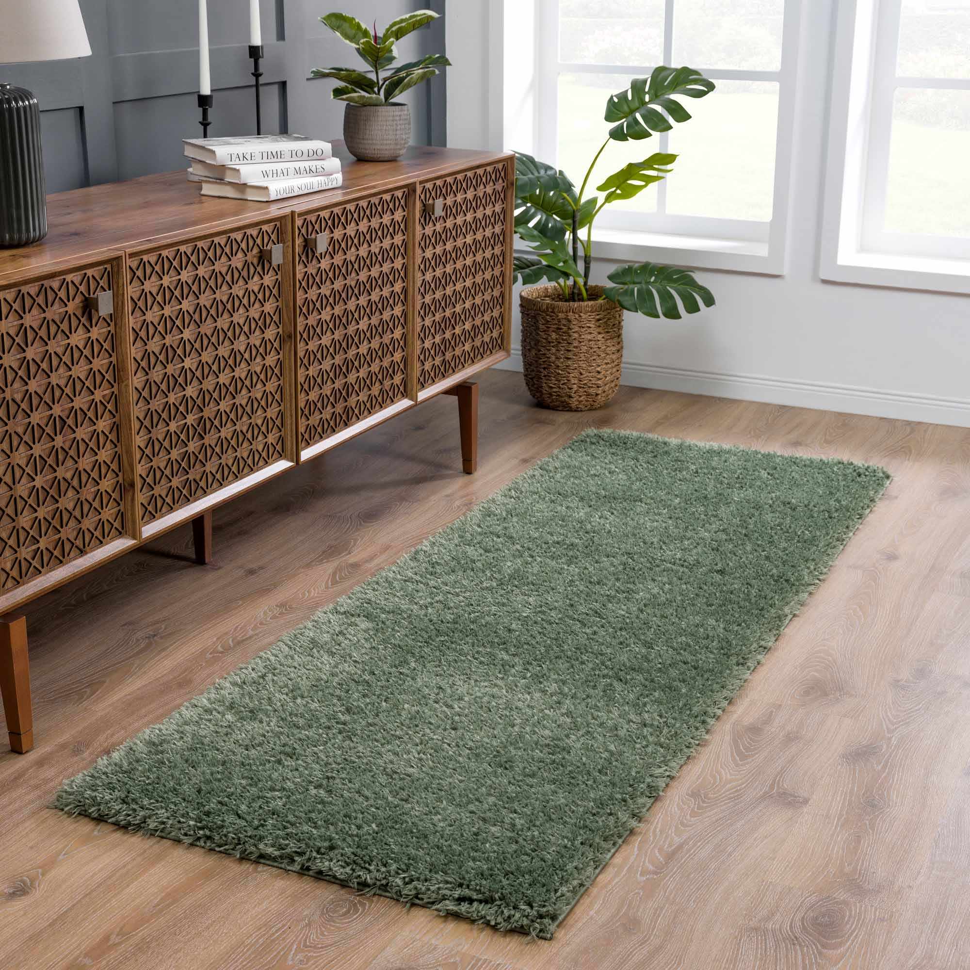 Alfombra peluda lavable Faina de color verde sólido