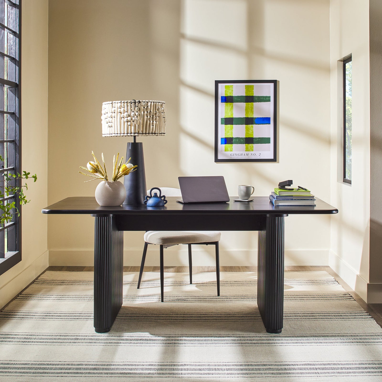 Mesa de comedor y escritorio escandinavos de Reema Heath