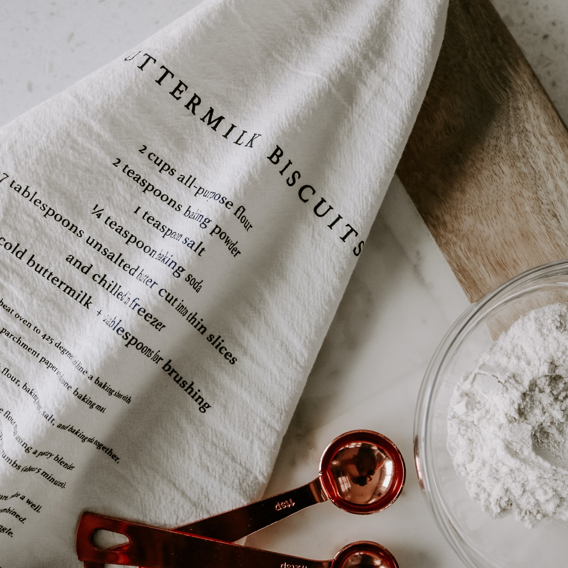 Paño de cocina con galletas de suero de leche