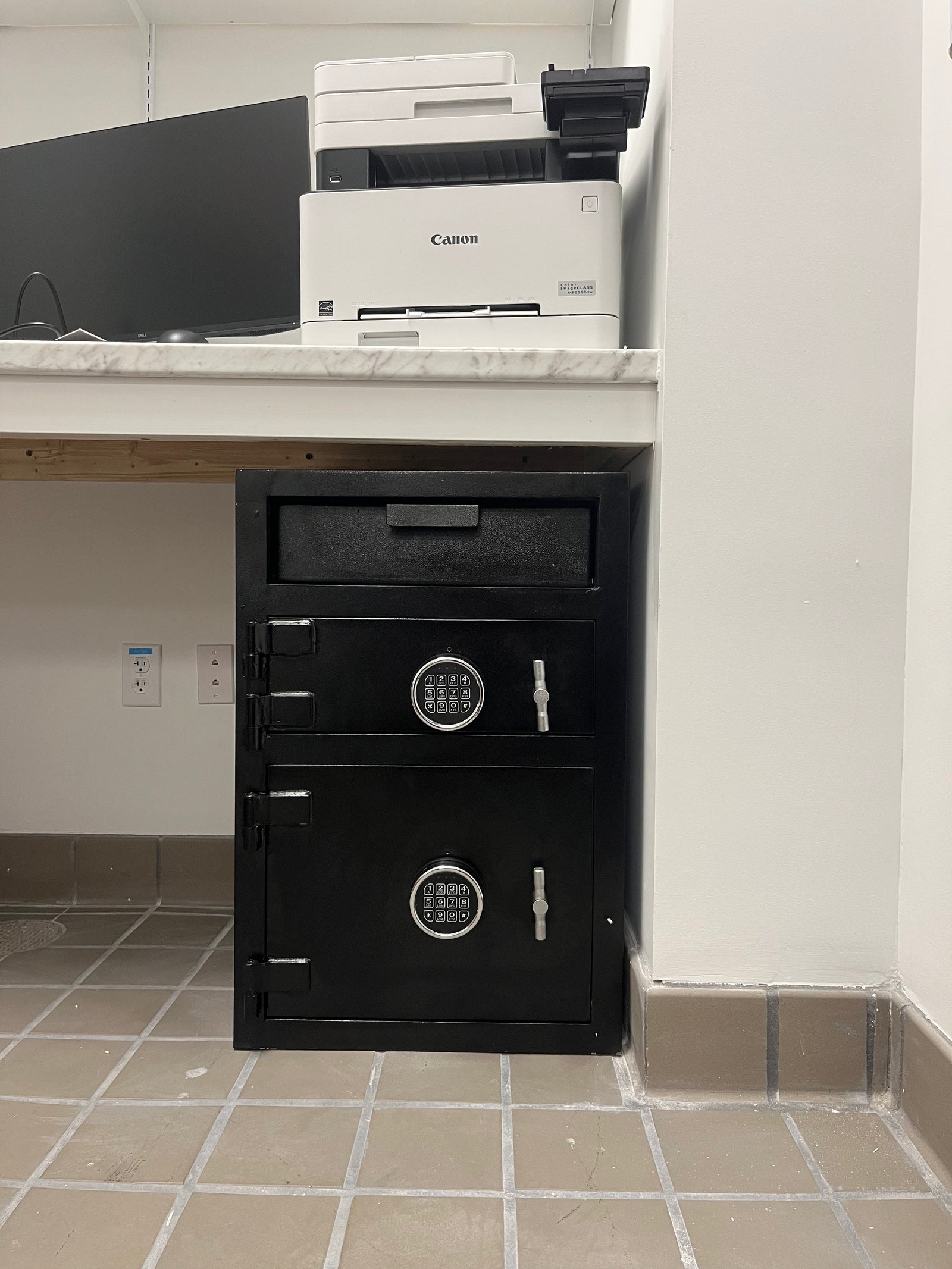 SOUTHEASTERN F3020EE Double Door Money Drop Depository Safe with Keypad digital lock
