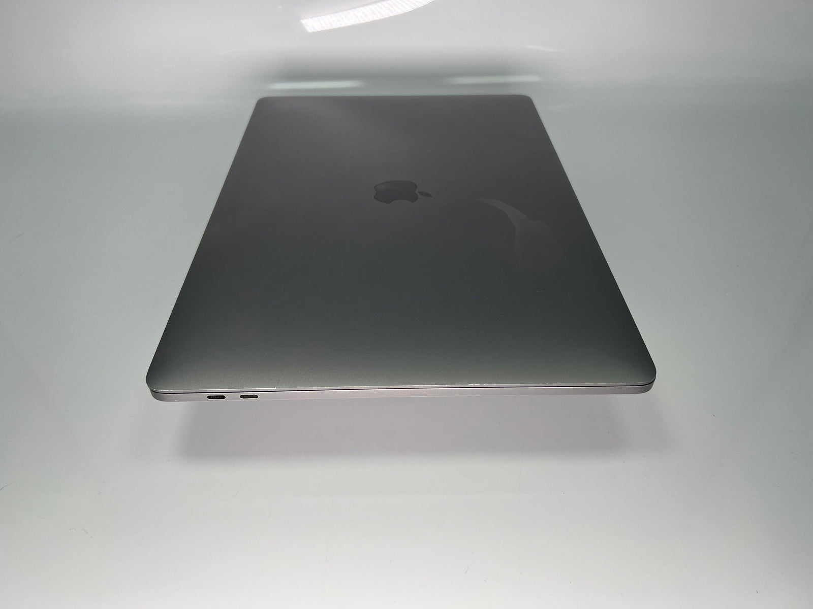 Apple MacBook Pro (15-inch Late 2016) 2.7 GHz I7-6820HQ 16GB 512GB SSD (Space Gray)