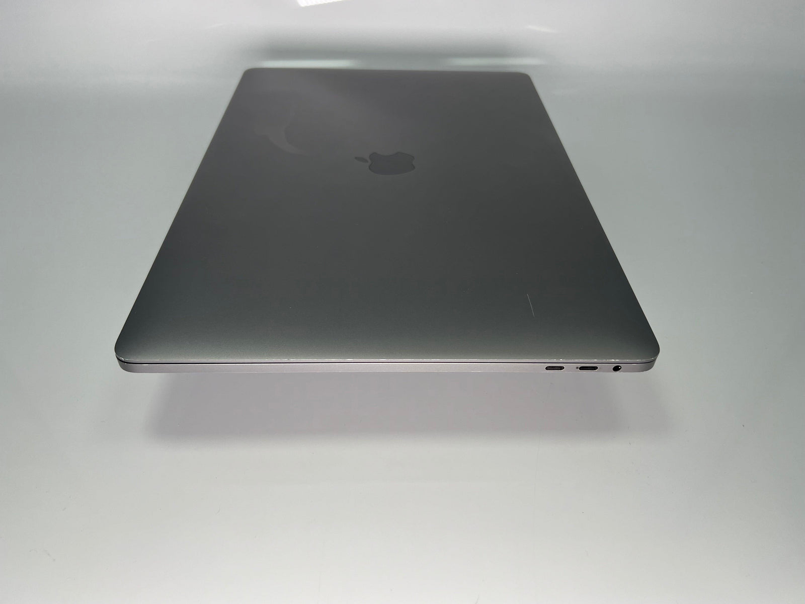 Apple MacBook Pro (15-inch Late 2016) 2.7 GHz I7-6820HQ 16GB 512GB SSD (Space Gray)