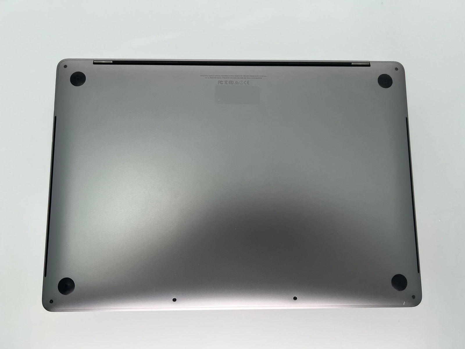Apple MacBook Pro (15-inch Late 2016) 2.7 GHz I7-6820HQ 16GB 512GB SSD (Space Gray)
