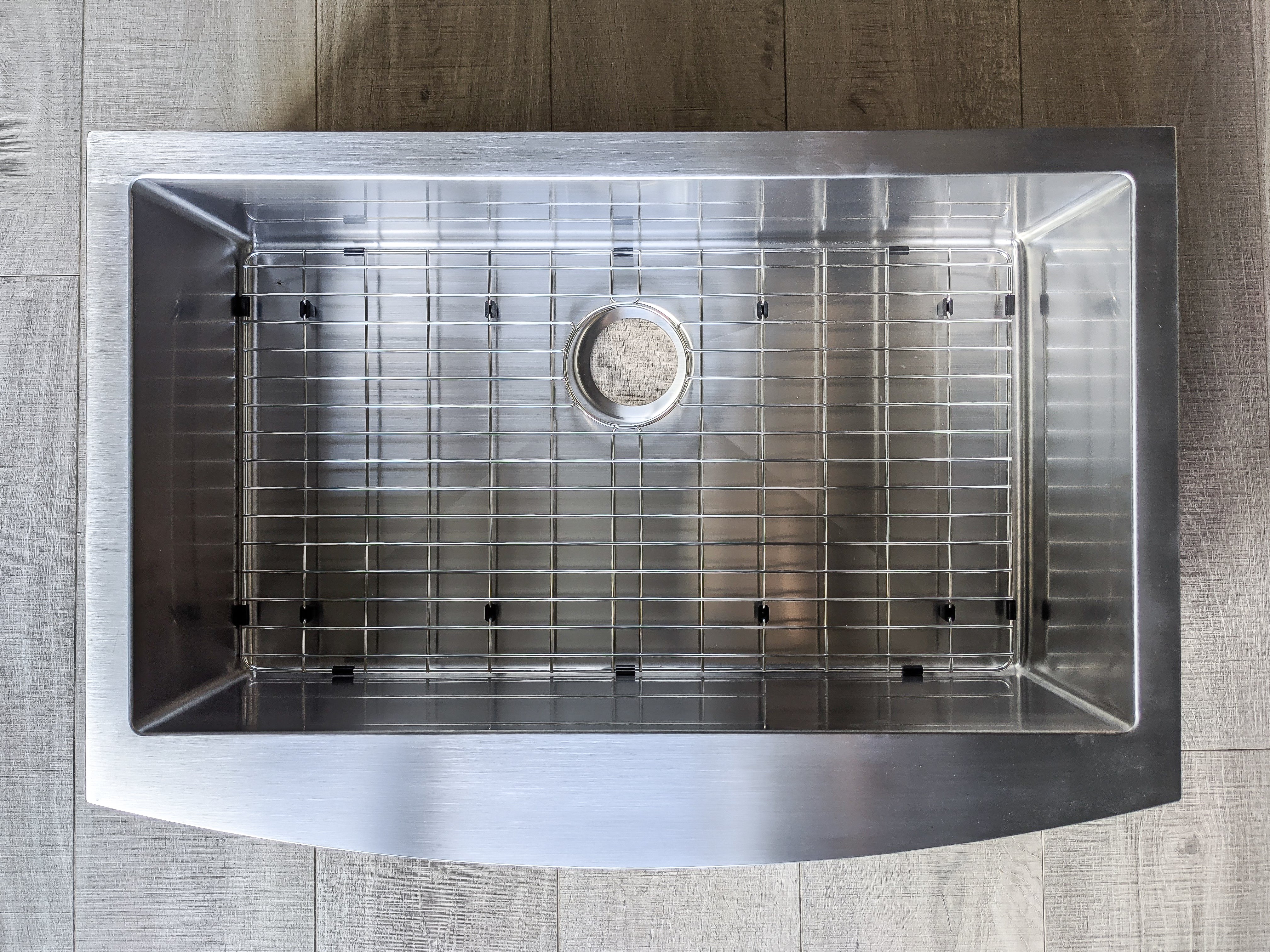 Fregadero de cocina de un solo tazón con delantal de radio pequeño Zeek de 33" ZH-AP33