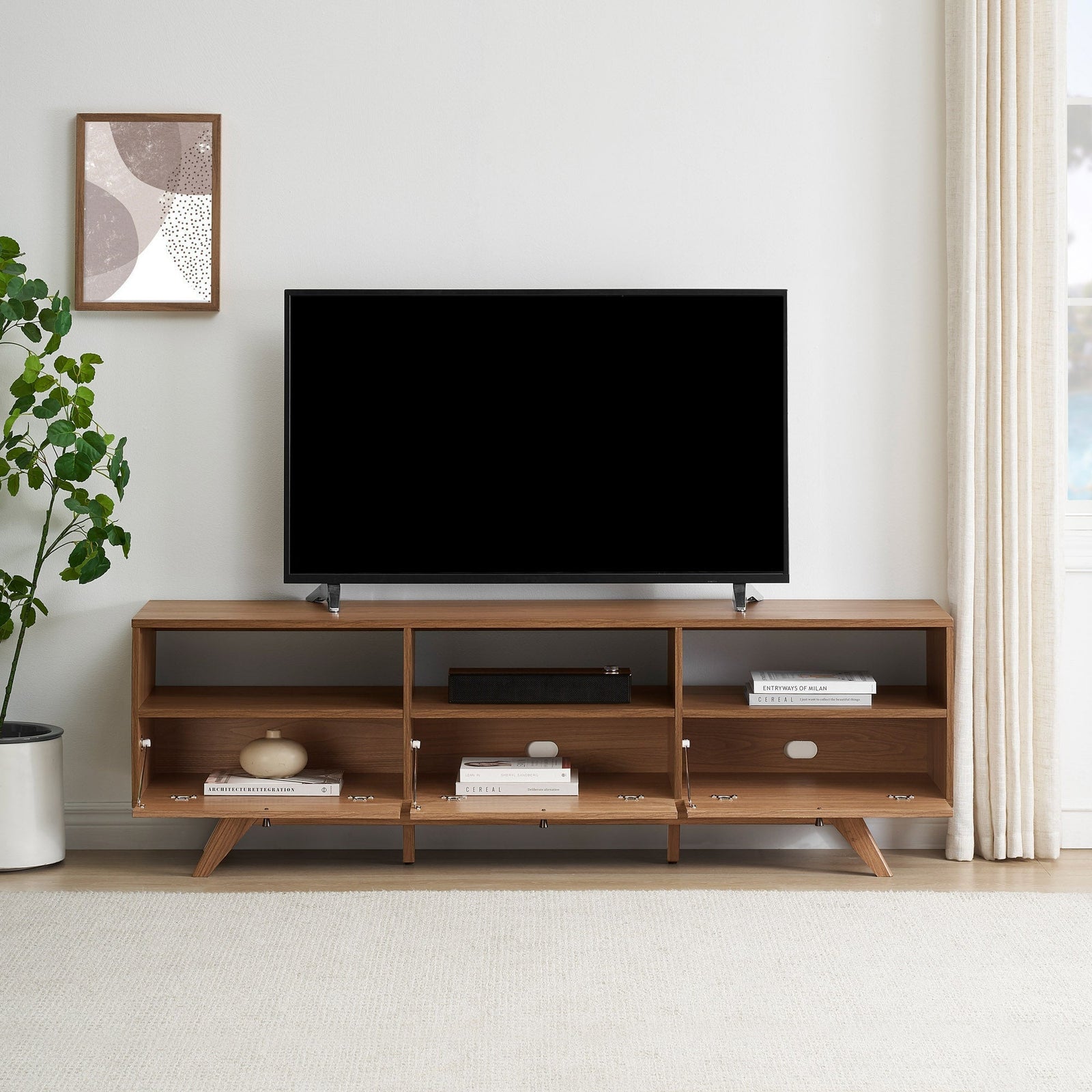Mueble de TV moderno de tres puertas Kela de mediados de siglo