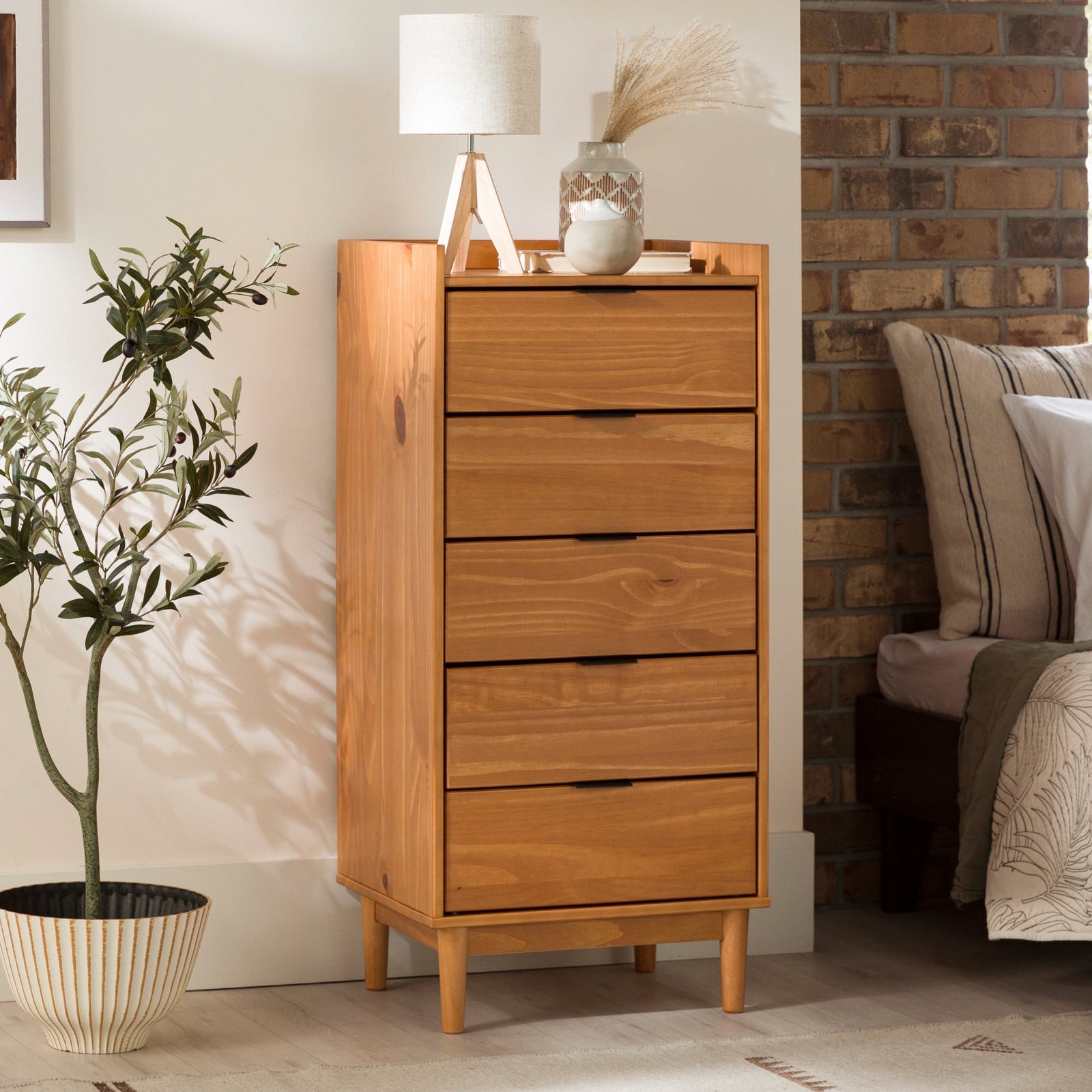 Cómoda moderna de madera de mediados de siglo de Lee