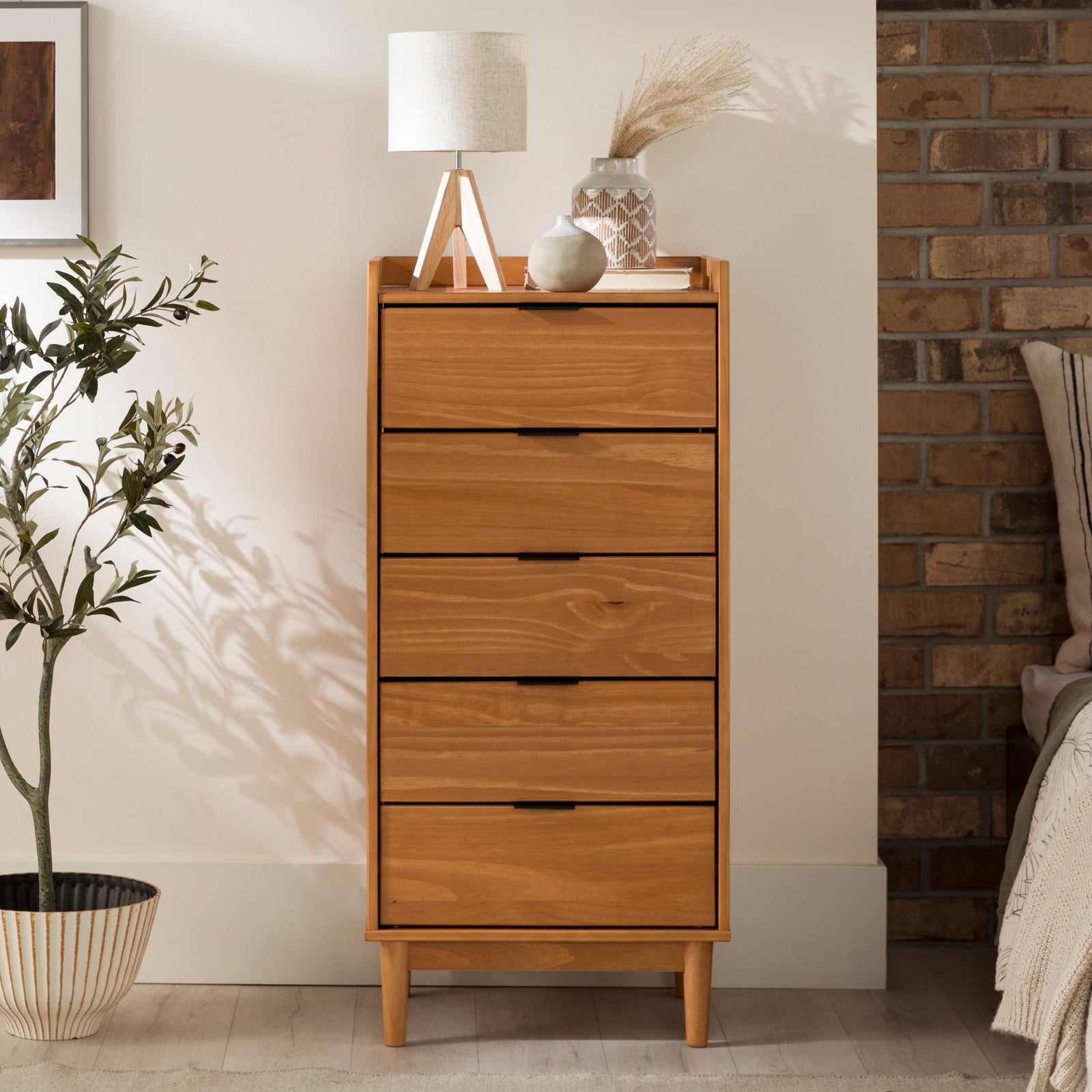 Cómoda moderna de madera de mediados de siglo de Lee