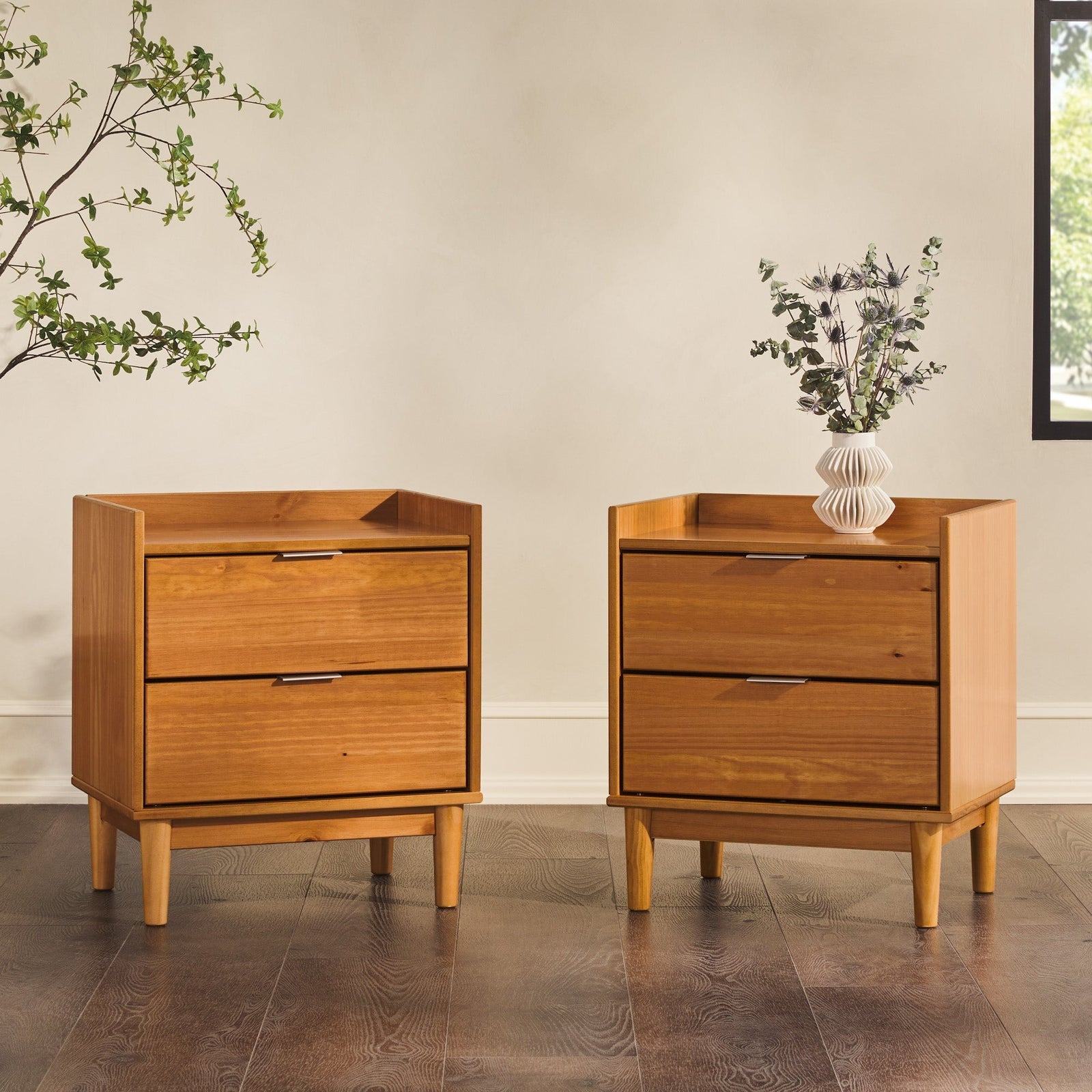 Mesita de noche moderna de madera de mediados de siglo de Lee
