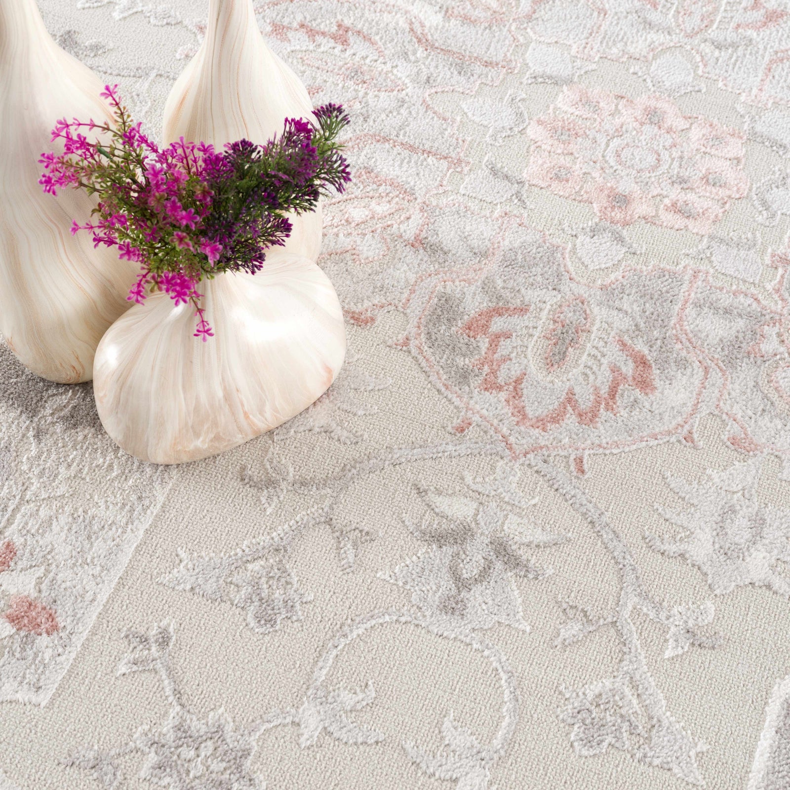 Alfombra gruesa con diseño floral en color rosa de Calum - Liquidación