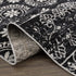 Alfombra lavable con diseño floral en blanco y negro de Kahraman