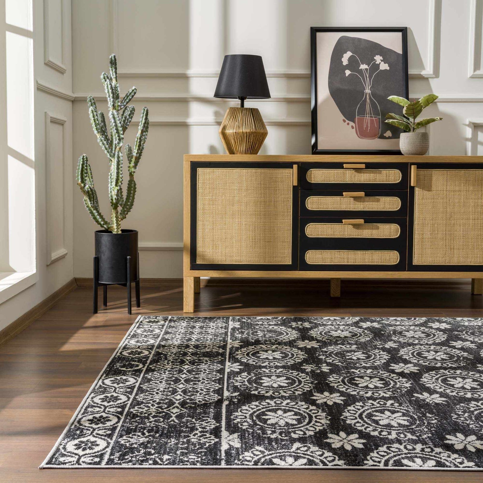 Alfombra lavable con diseño floral en blanco y negro de Kahraman