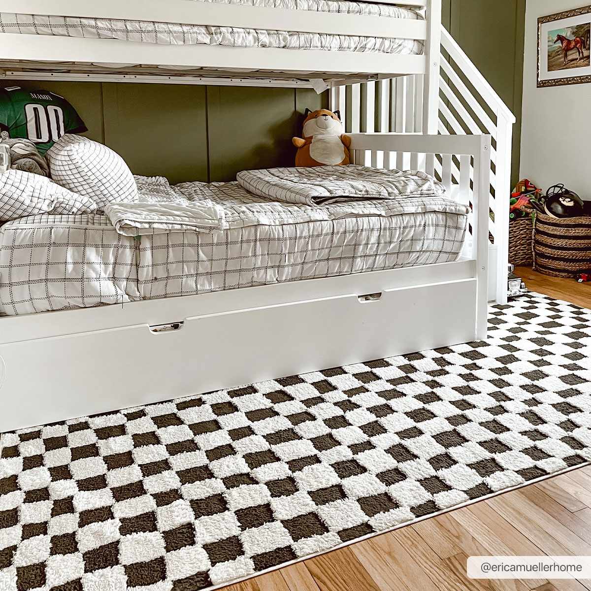 Alfombra de cuadros blancos y negros de Lajos