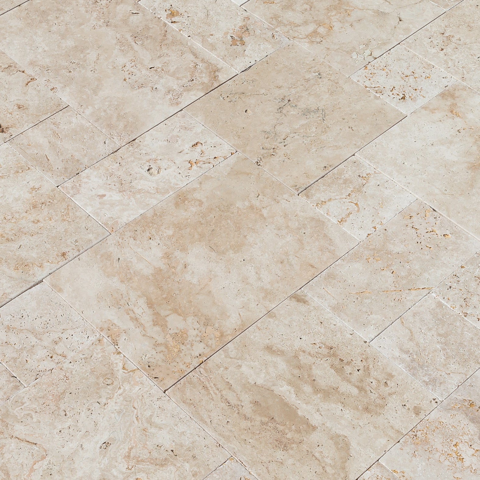 Light Antique Travertine Pattern Tumbled Pavers - Full Truckload