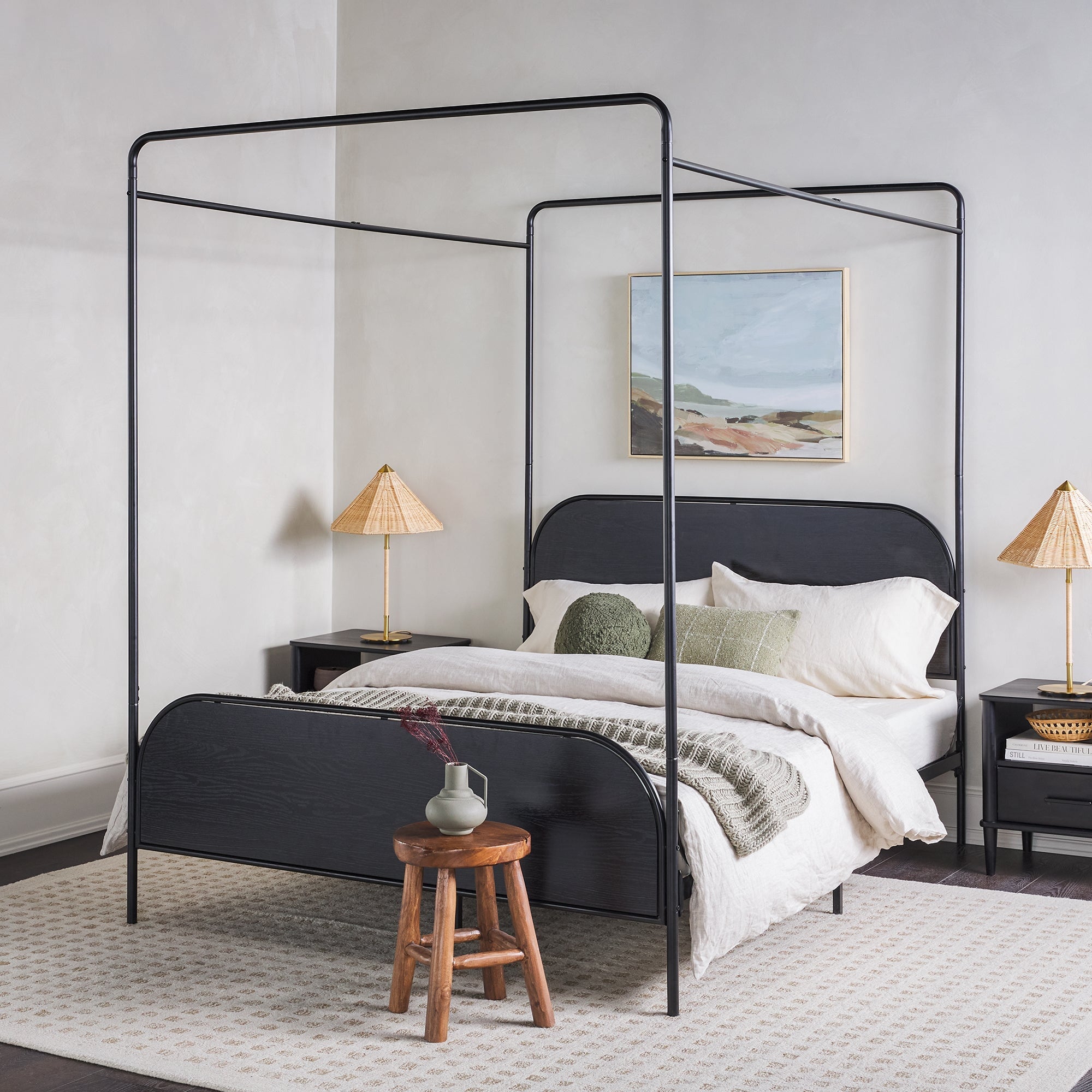 Cama Queen con dosel de madera y metal estilo moderno Metro