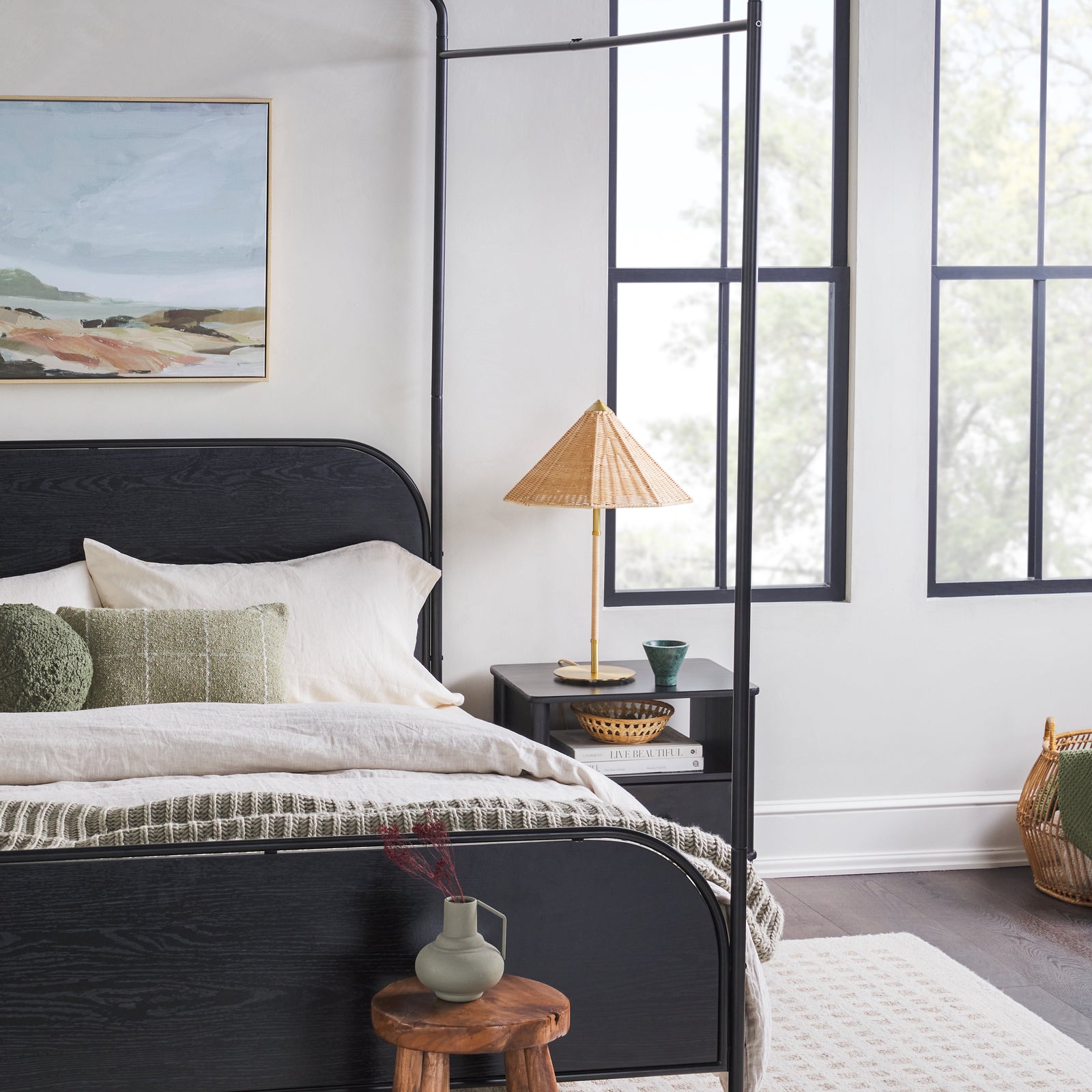 Cama Queen con dosel de madera y metal estilo moderno Metro