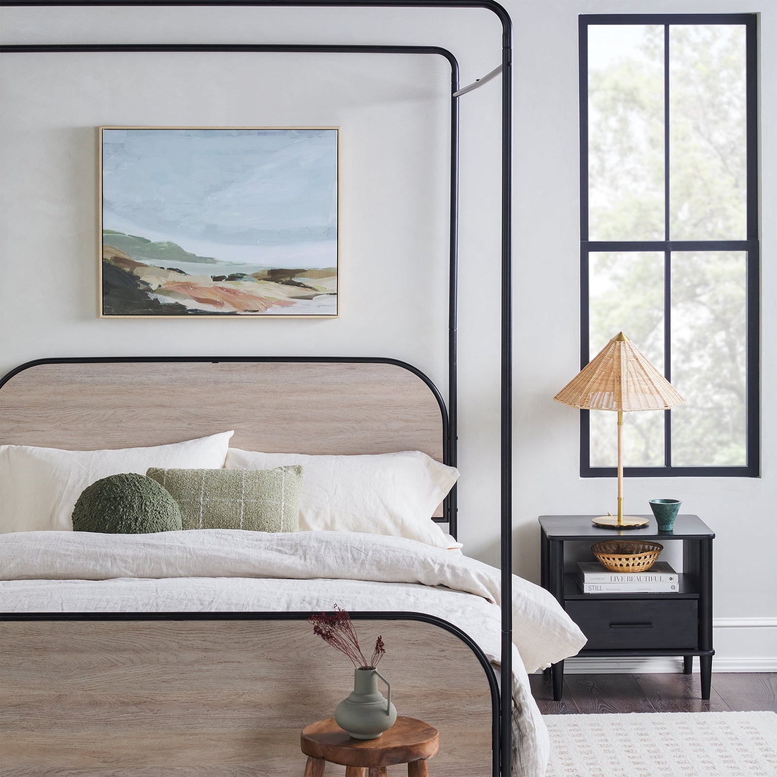 Cama Queen con dosel de madera y metal estilo moderno Metro