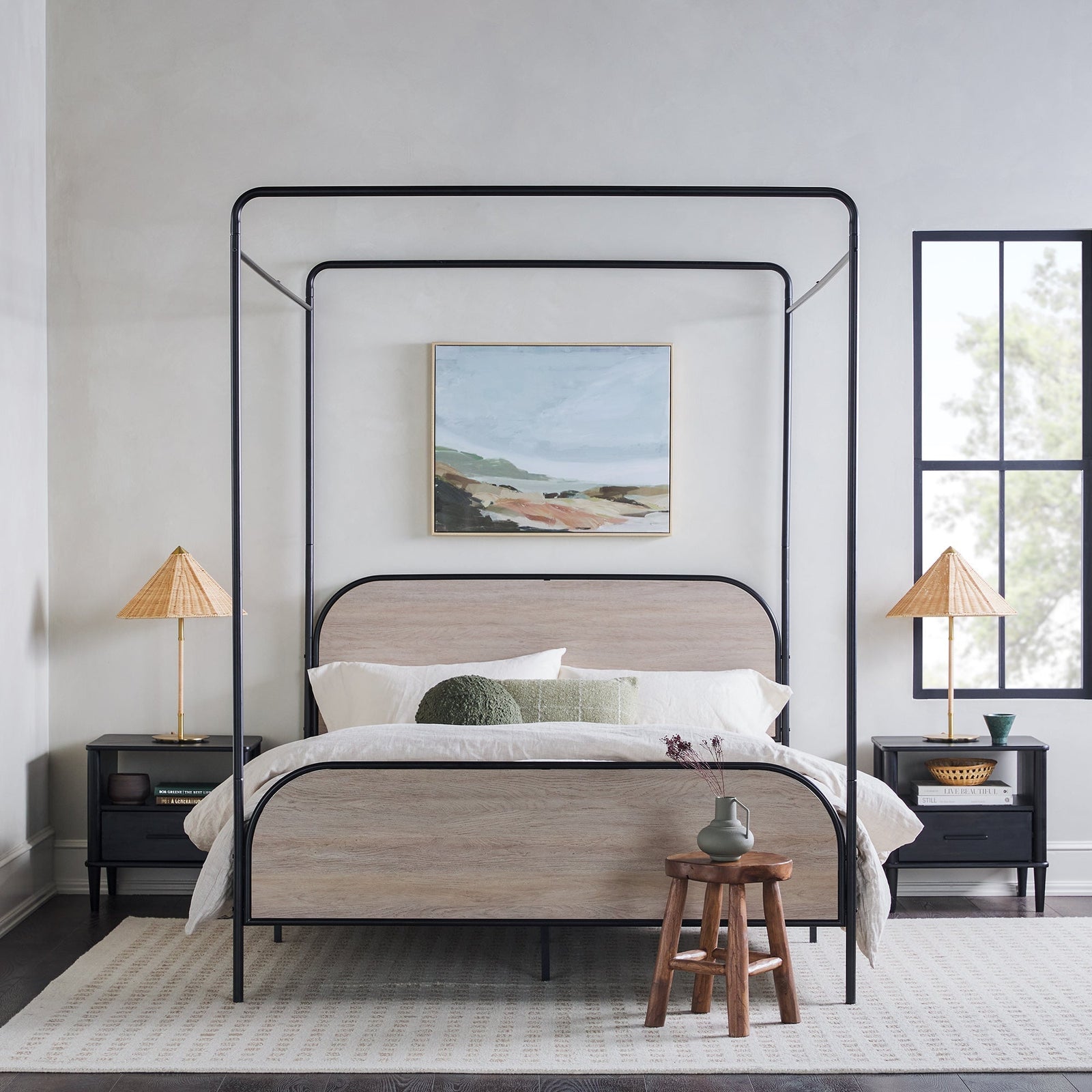 Cama Queen con dosel de madera y metal estilo moderno Metro