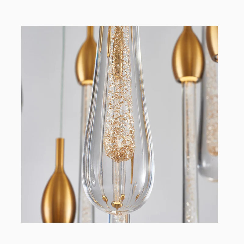 Castagniers | Lámpara de araña de cristal dorado con escalera
