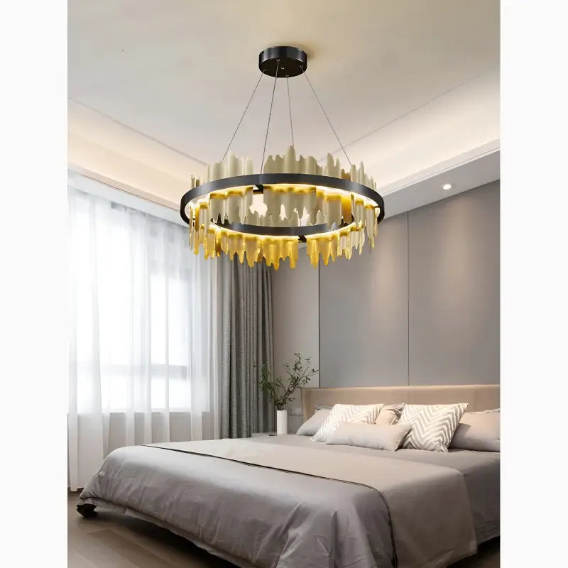 Lámpara de araña circular creativa moderna en negro y dorado para sala de estar