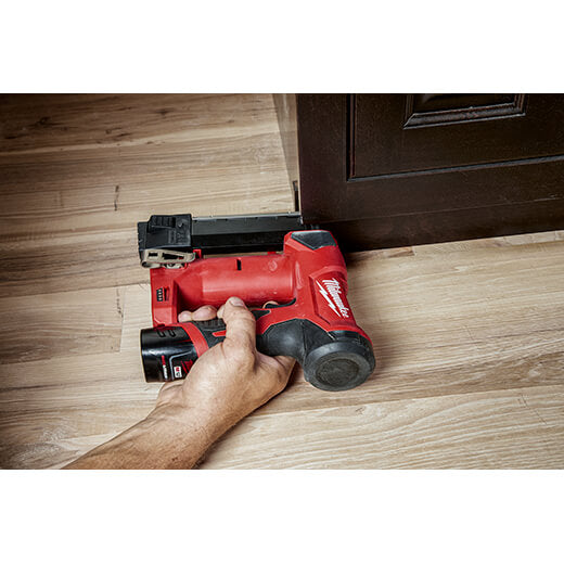 Clavadora de clavos Milwaukee 2540-20 M12™ calibre 23