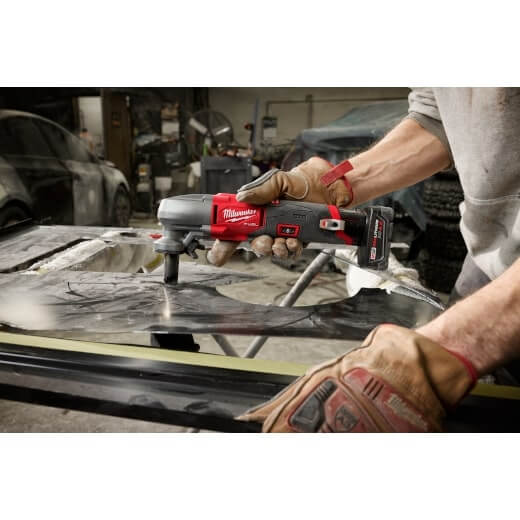 Cortadora de velocidad variable Milwaukee 2476-20 M12 FUEL™ calibre 16 (solo herramienta)