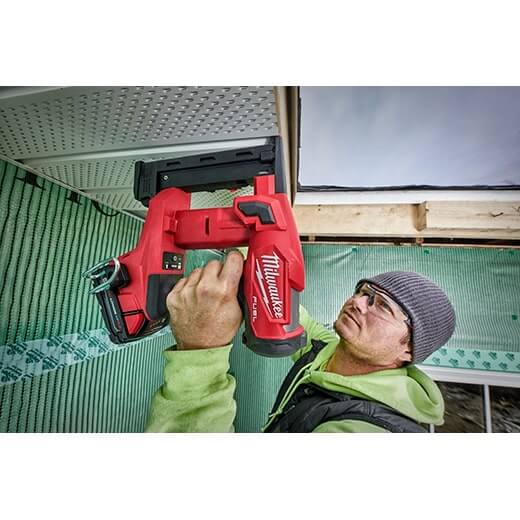 Grapadora Milwaukee 2749-20 M18 FUEL™ calibre 18 de corona estrecha de 1/4