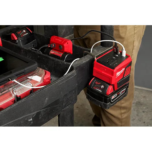 Fuente de alimentación Milwaukee 2846-20 M18™ TOP-OFF™ de 175 W