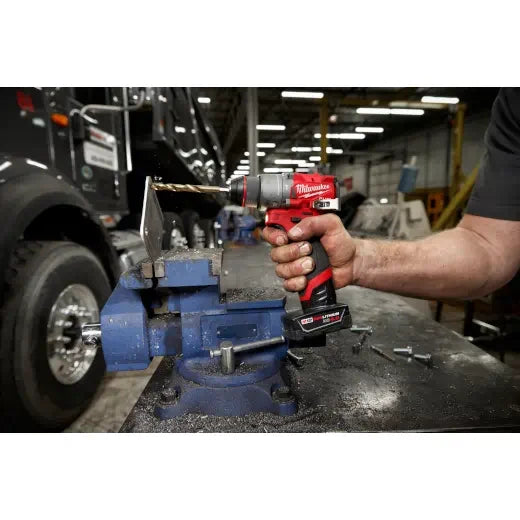 Kit de taladro/destornillador Milwaukee 3403-22 M12 FUEL™ de 1/2