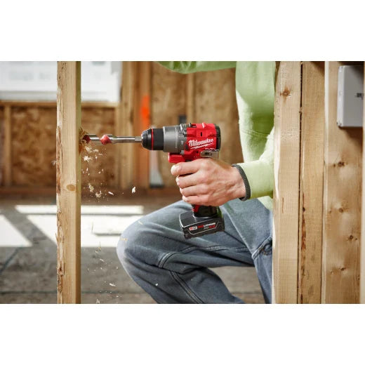 Kit de taladro percutor/atornillador Milwaukee 3404-22 M12 FUEL™ de 1/2"