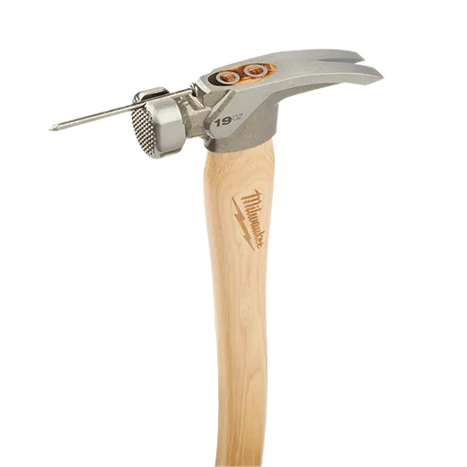 Martillo de carpintero con mango de nogal y cara fresada de 19 oz Milwaukee 48-22-9419