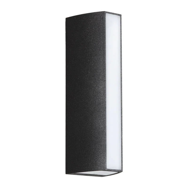 Lámpara de pared LED moderna de aluminio negro resistente al agua para exteriores, ideal para porche y jardín.