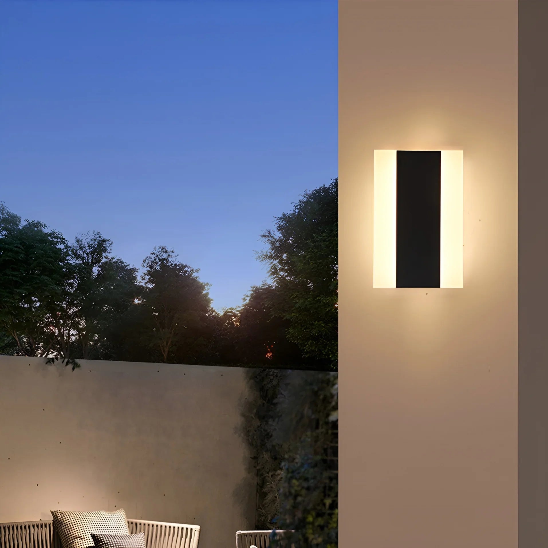 Lámpara de pared LED moderna para exteriores, resistente al agua, de color negro y brillante, para jardín y villa
