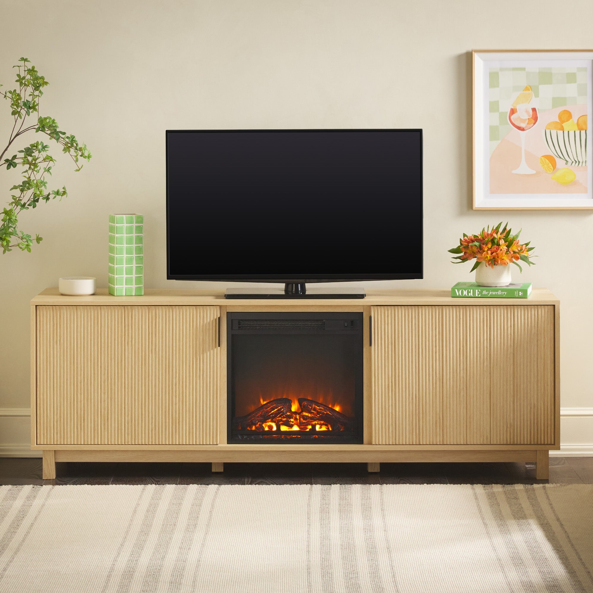 Mueble de TV moderno con chimenea eléctrica independiente de 70" de estilo escandinavo de Reema