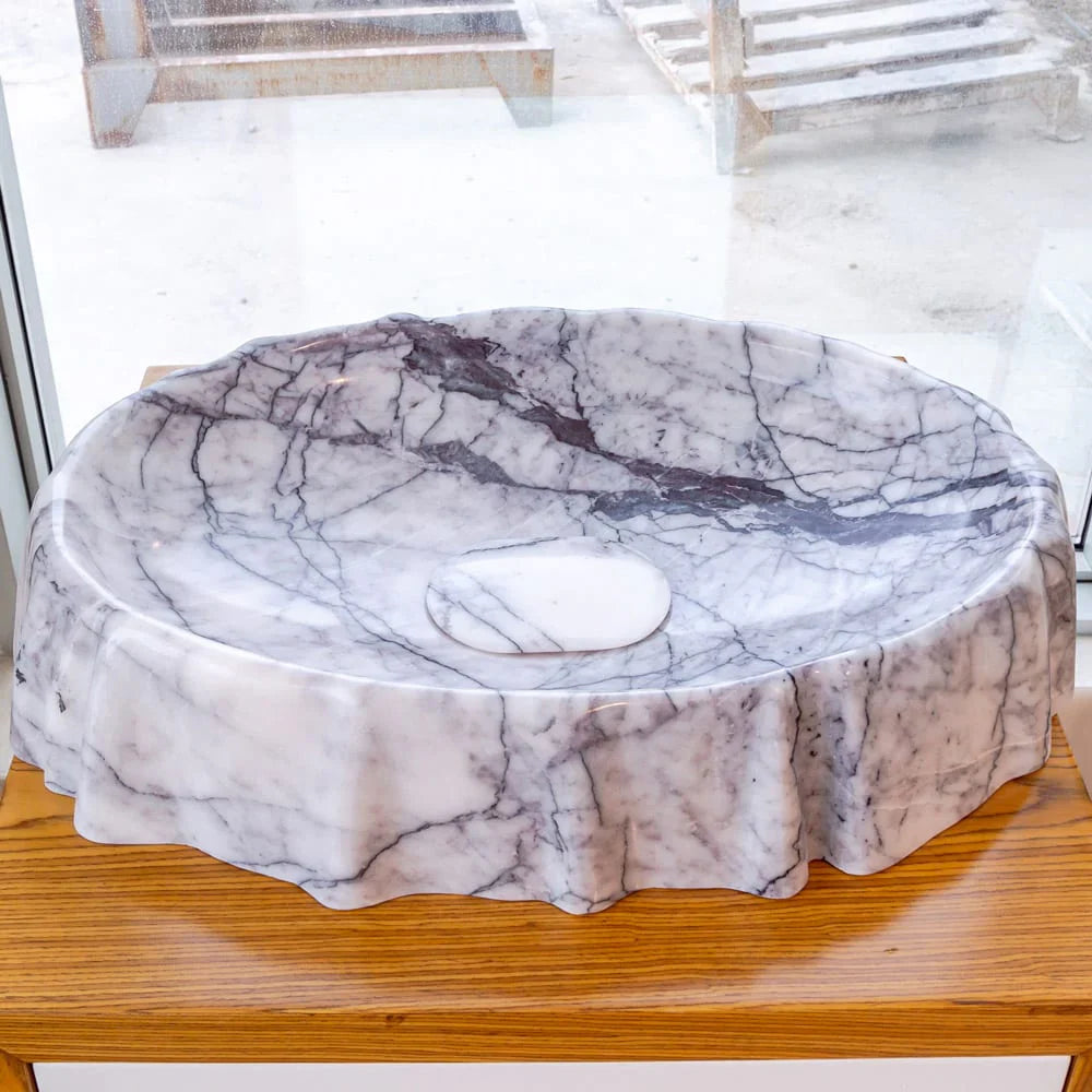 Lavabo sobre lavabo de baño de mármol pulido de diseñador de Nueva York