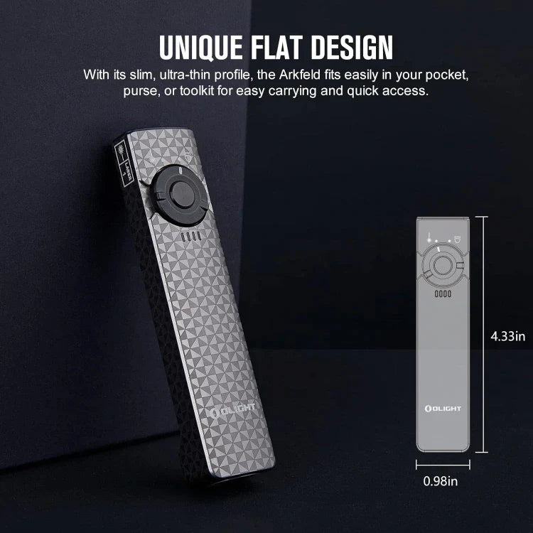 OLIGHT ARKFELDPWGMGCW Linterna plana Arkfeld con láser verde y luz blanca - Gris metalizado con forma de rueda dentada