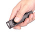 OLIGHT ARKFELDPWGMGCW Linterna plana Arkfeld con láser verde y luz blanca - Gris metalizado con forma de rueda dentada