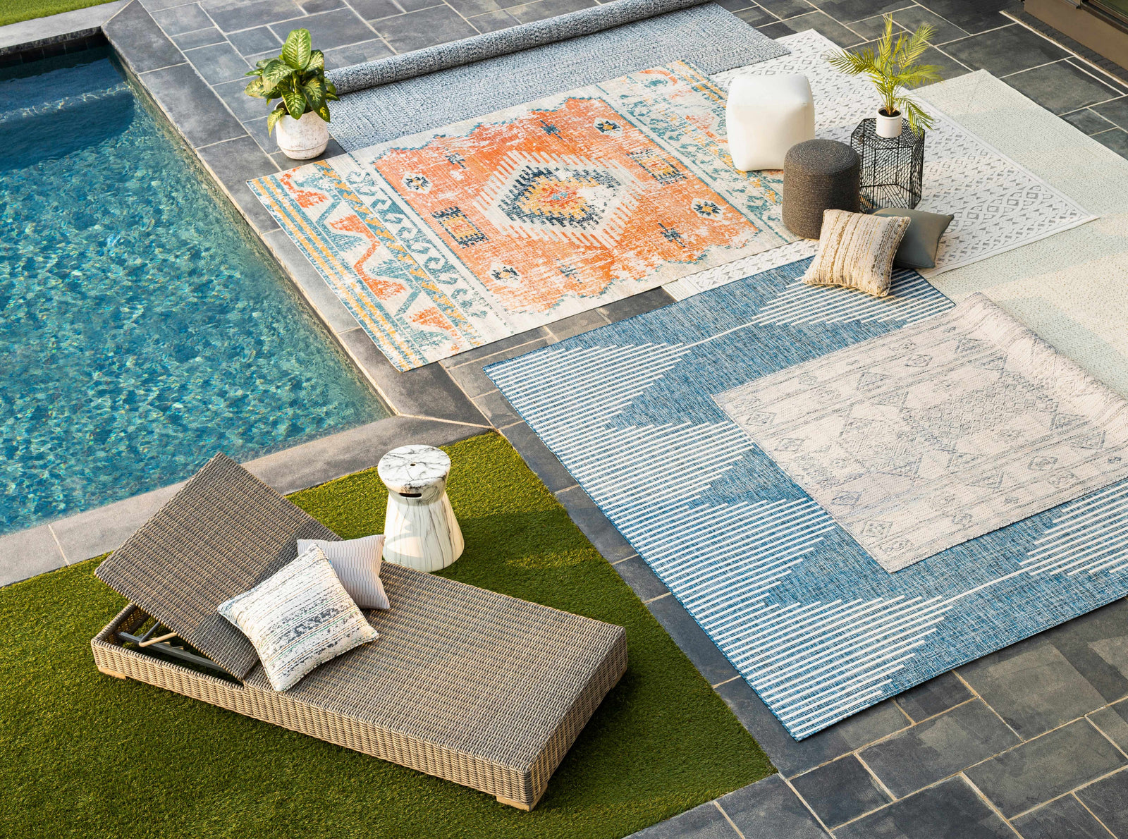 Alfombra trenzada de yute sintético de color azul