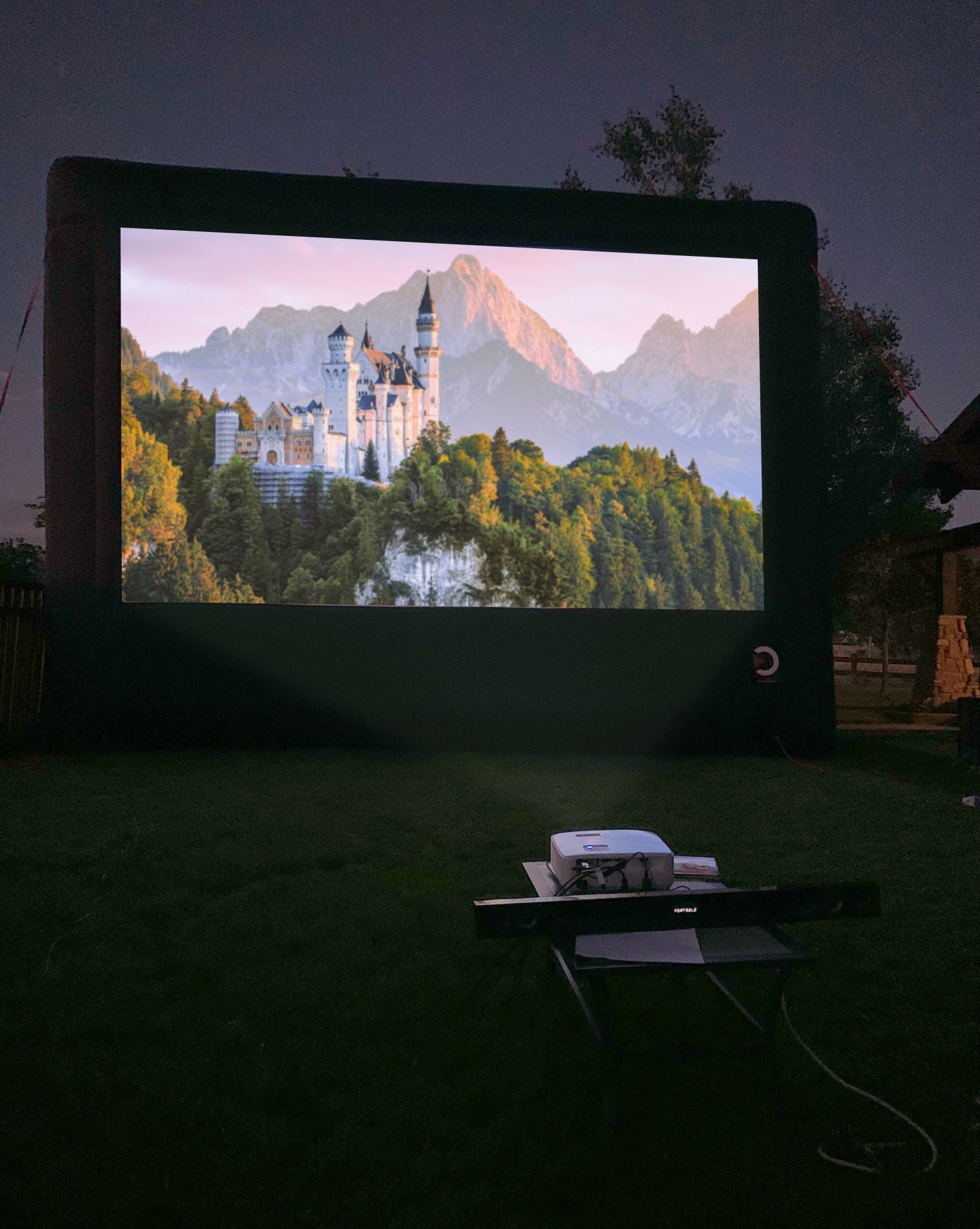Sistema de cine al aire libre Elite Outdoor Movies Nano de 17'
