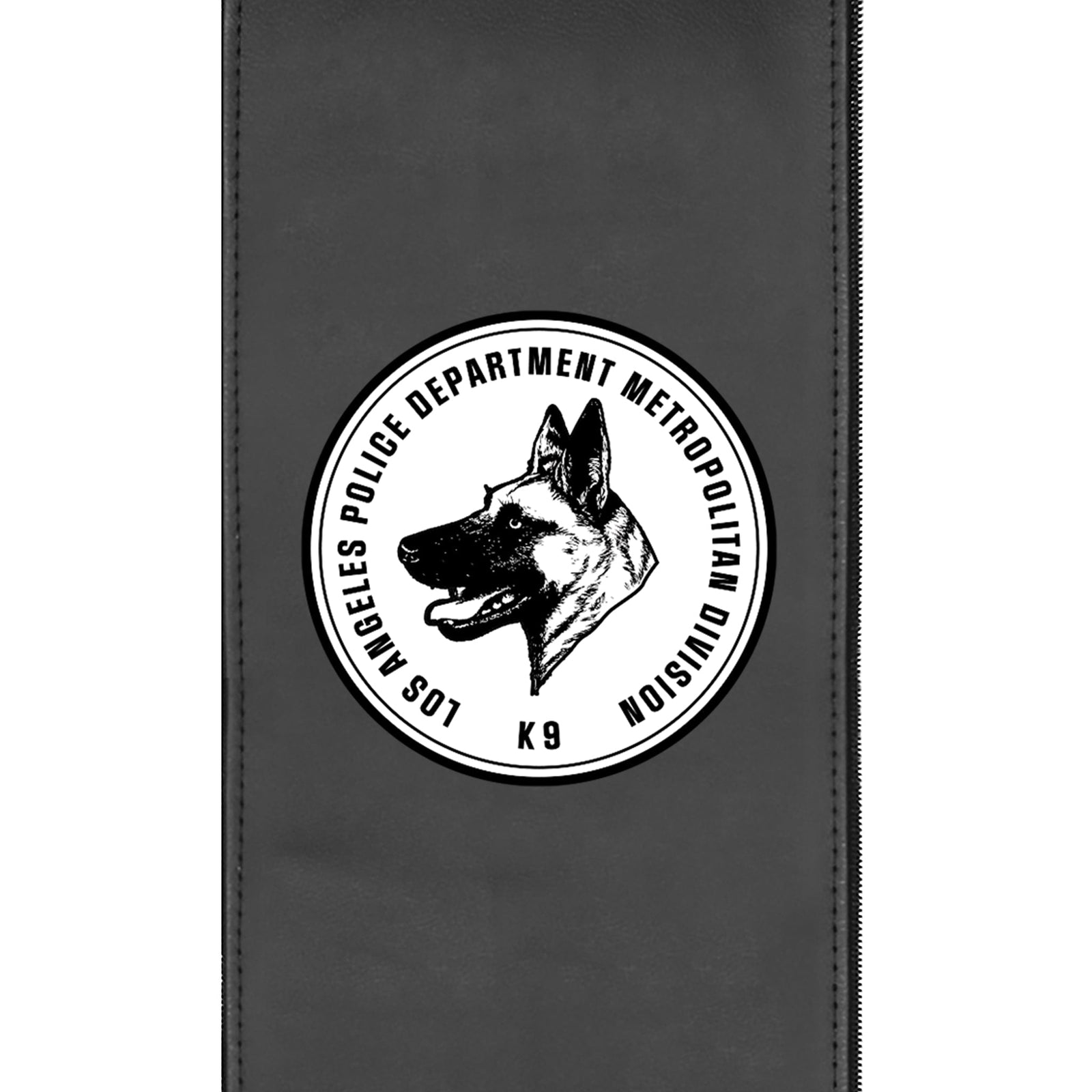 SuiteMax 3.5 asientos VIP con el logotipo principal del perro policía de Los Ángeles