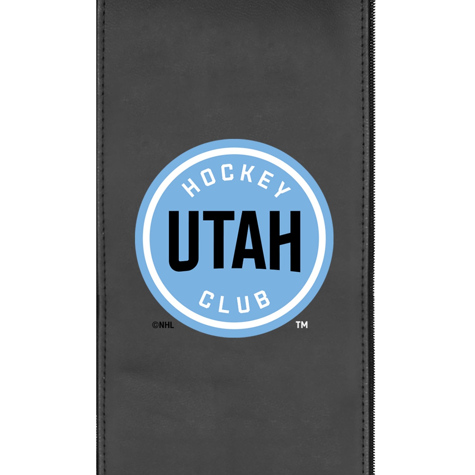 Silla plateada con el logotipo principal del Utah Hockey Club