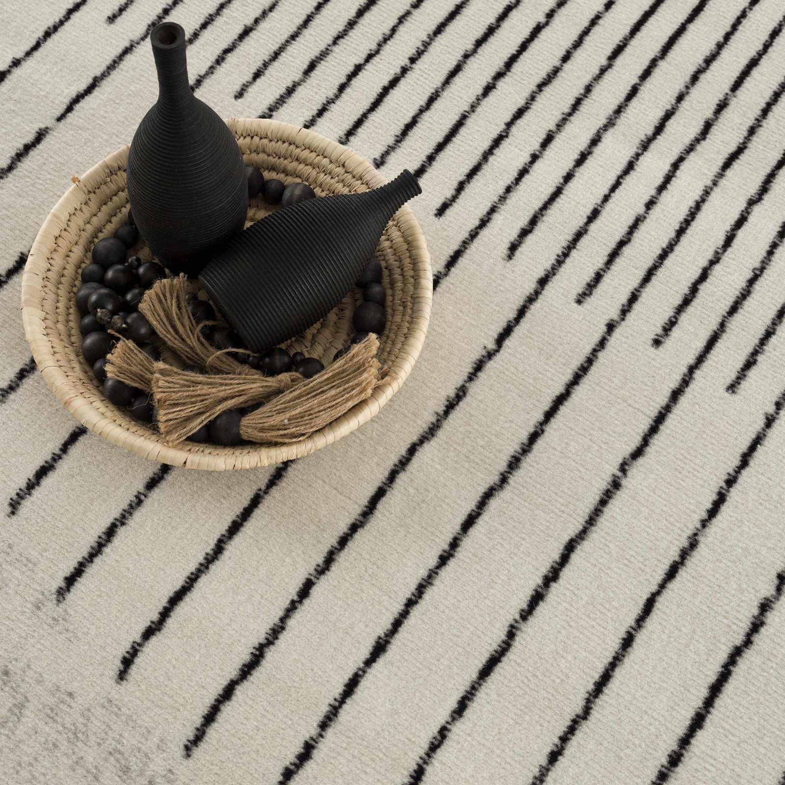 Alfombra con diseño geométrico en blanco y negro Angus