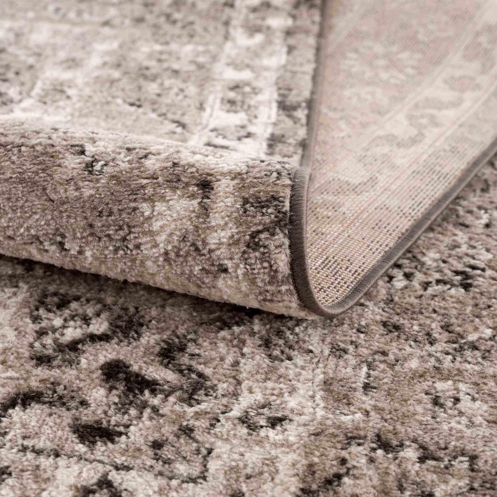 Alfombra Albie en color carbón y beige - Ofertas especiales